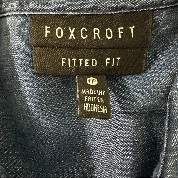 Foxcroft Fitted Fit women's size 10P button down denim long sleeve shirt - Picture 3 of 3